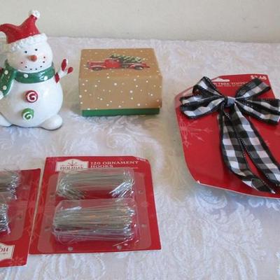 Christmas bows, snowman figurine, gift boxes ornament hooks