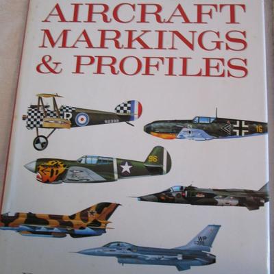 4 military books, 1 formula 1 cars book