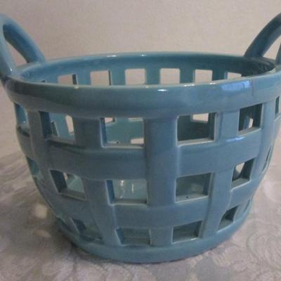 Ceramic basket, blue