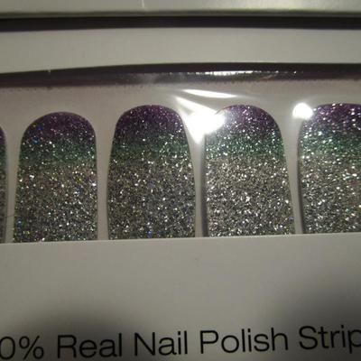 4 pkg 100% real nail polish strips, Color Street