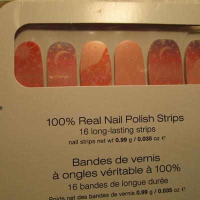 4 pkg 100% real nail polish strips, Color Street