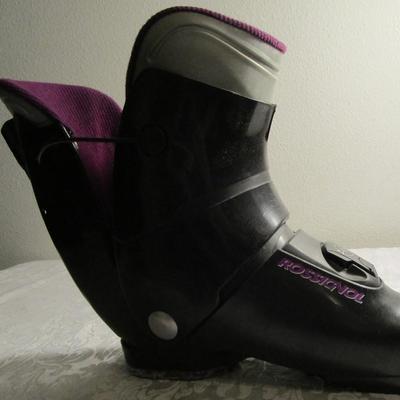Rossignol ski boots, size 25,5 (8-1/2? US women's)