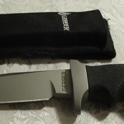 Gerber Model 6580616AA knife, fixed blade Bowie knife