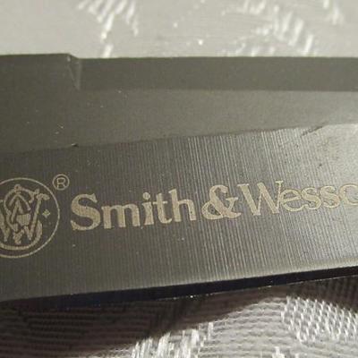 Smith & Wesson Model #SW7S fixed blade, serated knife