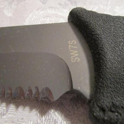 Smith & Wesson Model #SW7S fixed blade, serated knife