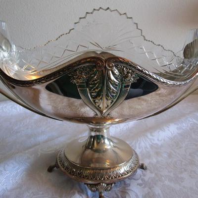 Silver-plated serving piece R173 with feet 9" tall x 15-1/2" handle to handle, insert is glass