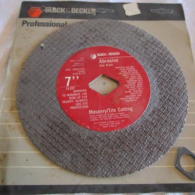 3 Circular saw blades-7", two circular saw sanding discs 7"