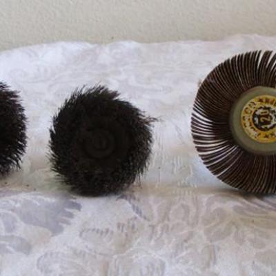 4 drill wire brushes, 1 abrasivve flap wheel 120 grit