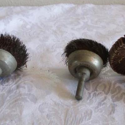 4 drill wire brushes, 1 abrasivve flap wheel 120 grit