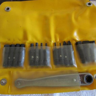Wrench set in case, 22  ratchet offset kit