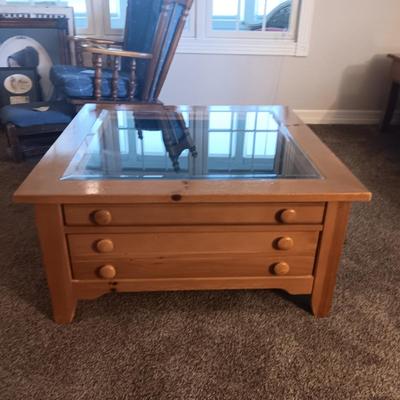 KNOTTY PINE DISPLAY COFFEE TABLE WITH DRAWERS