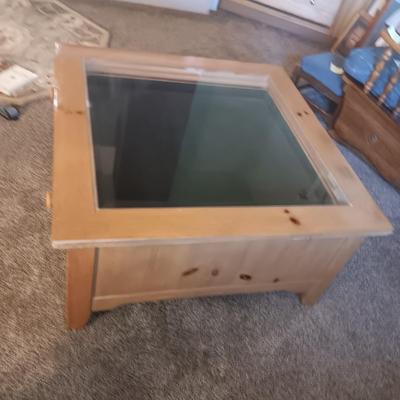 KNOTTY PINE DISPLAY COFFEE TABLE WITH DRAWERS