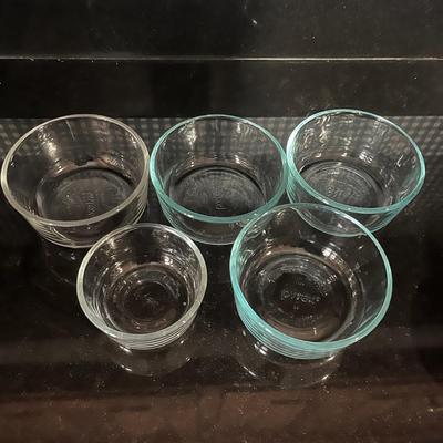 Collection of Glass & Plastic Containers With Lids (2K-MG)