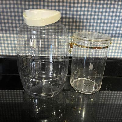 Collection of Glass & Plastic Containers With Lids (2K-MG)