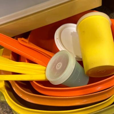 Big Lot Pyrex & Vintage Tupperware