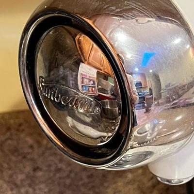Electric Kitchen Appliance Lot - Sunbeam MixMaster, Braun, Black Decker Chopper