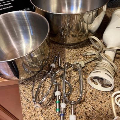 Electric Kitchen Appliance Lot - Sunbeam MixMaster, Braun, Black Decker Chopper