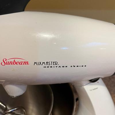 Electric Kitchen Appliance Lot - Sunbeam MixMaster, Braun, Black Decker Chopper