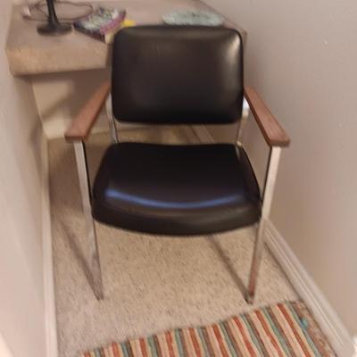 VINYL OFFICE ARM CHAIR, THROW RUG, LAMP, WALL CLOCK
