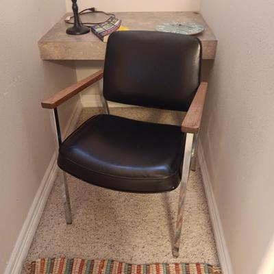 VINYL OFFICE ARM CHAIR, THROW RUG, LAMP, WALL CLOCK