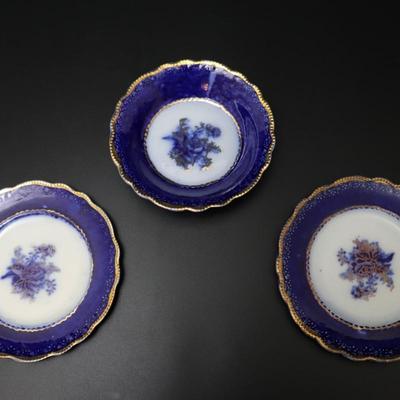 Circa 1907 Arthur J Wilkinson Royal Staffordshire Pottery Burslem England Flow Blue and Gold 2 Plates and Bowl