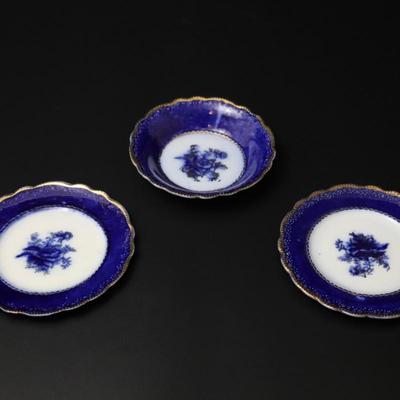 Circa 1907 Arthur J Wilkinson Royal Staffordshire Pottery Burslem England Flow Blue and Gold 2 Plates and Bowl