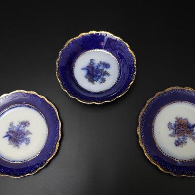 Circa 1907 Arthur J Wilkinson Royal Staffordshire Pottery Burslem England Flow Blue and Gold 2 Plates and Bowl