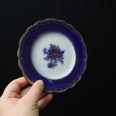 Circa 1907 Arthur J Wilkinson Royal Staffordshire Pottery Burslem England Flow Blue and Gold 2 Plates and Bowl