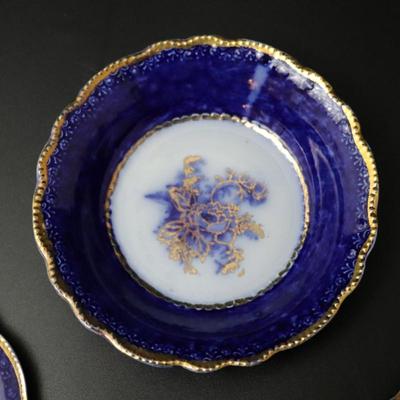 Circa 1907 Arthur J Wilkinson Royal Staffordshire Pottery Burslem England Flow Blue and Gold 2 Plates and Bowl