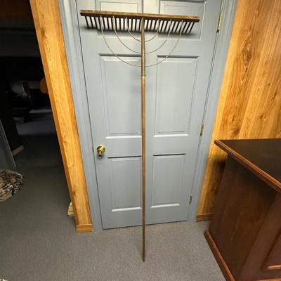Primitive Wooden Rake (1BL-MG)