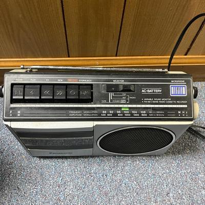General Electric, Magnavox & Panasonic Portable AM/FM Radio and Cassette Players (1BL-MG)