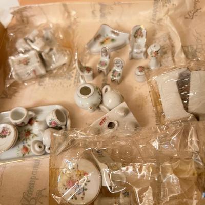 Big Lot Vintage Collectibles - Porcelain, Enamel, Cast Iron