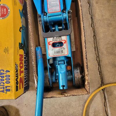 4000 pound nearly new floor jack in box
