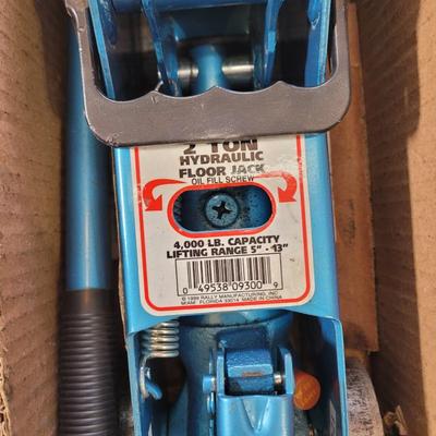 4000 pound nearly new floor jack in box
