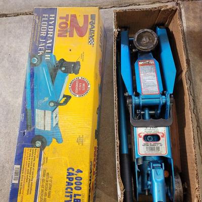 4000 pound nearly new floor jack in box