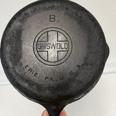 Griswold #8 Cast Iron Skillet with Lid
