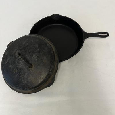 Griswold #8 Cast Iron Skillet with Lid