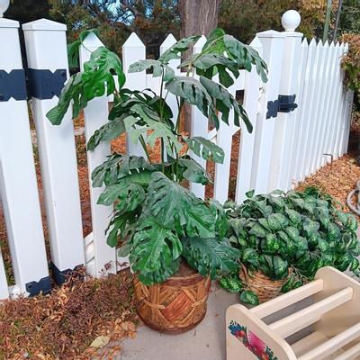 2 FAUX PLANTS AND A MAGAZINE RACK