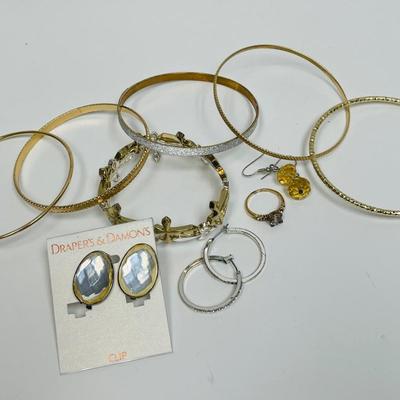 Fashion Jewelry Lot - 10 pieces - necklaces, earrings, ring, bracelets - lot#9