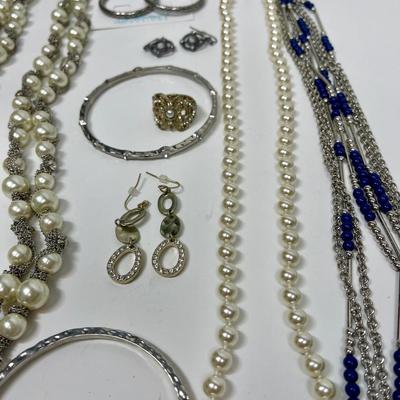 Fashion Jewelry Lot - 10 pieces - bracelets rings necklaces