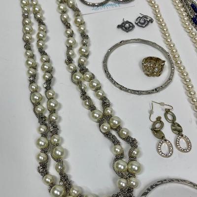 Fashion Jewelry Lot - 10 pieces - bracelets rings necklaces