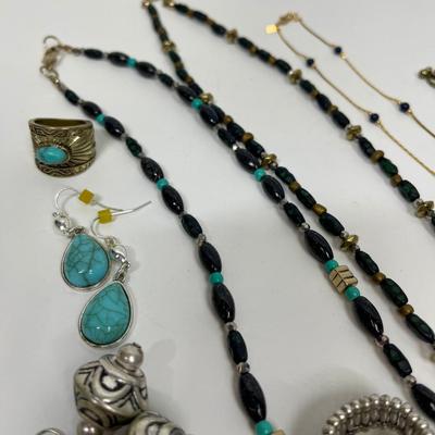 Fashion Jewelry Lot - 10 pieces - necklaces, rings, earrings - lot#11