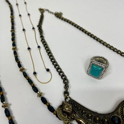 Fashion Jewelry Lot - 10 pieces - necklaces, rings, earrings - lot#11