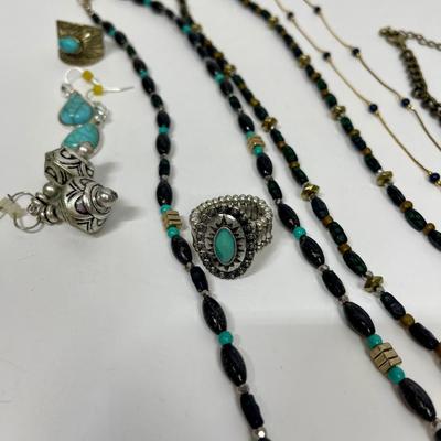 Fashion Jewelry Lot - 10 pieces - necklaces, rings, earrings - lot#11