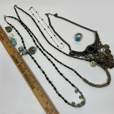 Fashion Jewelry Lot - 10 pieces - necklaces, rings, earrings - lot#11