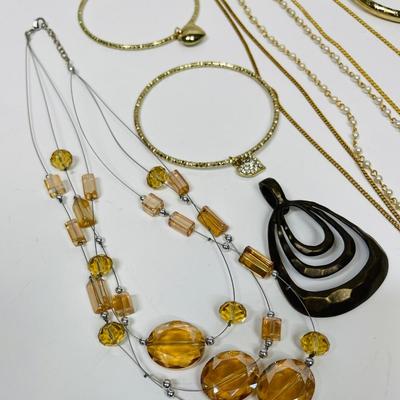 Fashion Jewelry Lot - 10 pieces bracelets earrings necklaces - lot#13