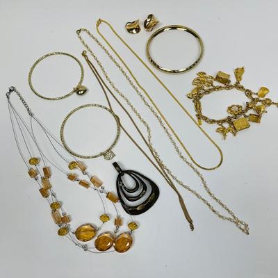 Fashion Jewelry Lot - 10 pieces bracelets earrings necklaces - lot#13