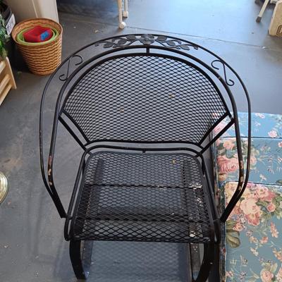 HEAVY DUTY WROUGHT IRON CHAIR AND 3 CUSHIONS