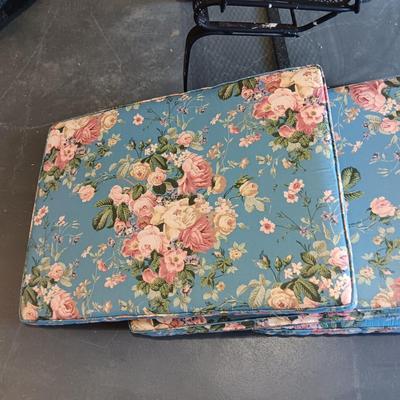HEAVY DUTY WROUGHT IRON CHAIR AND 3 CUSHIONS