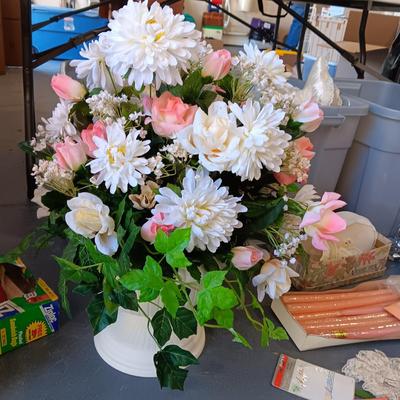 WEDDING DECORATIONS AND 3 STORAGE CONTAINERS